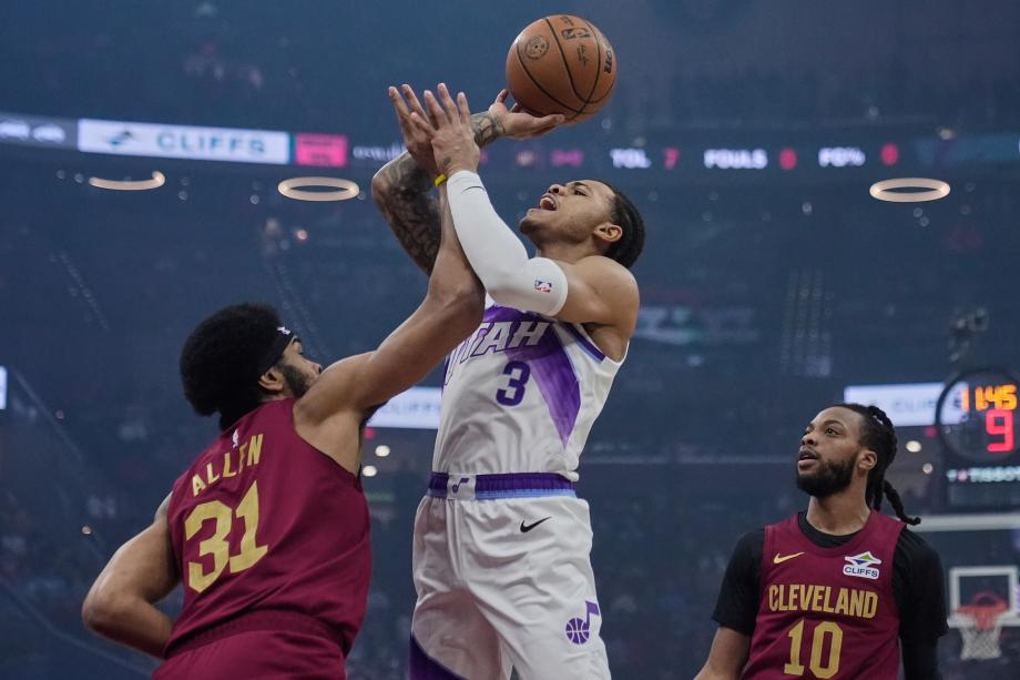 [图]乔治32分马尔卡宁28+12 爵士客场击败骑士